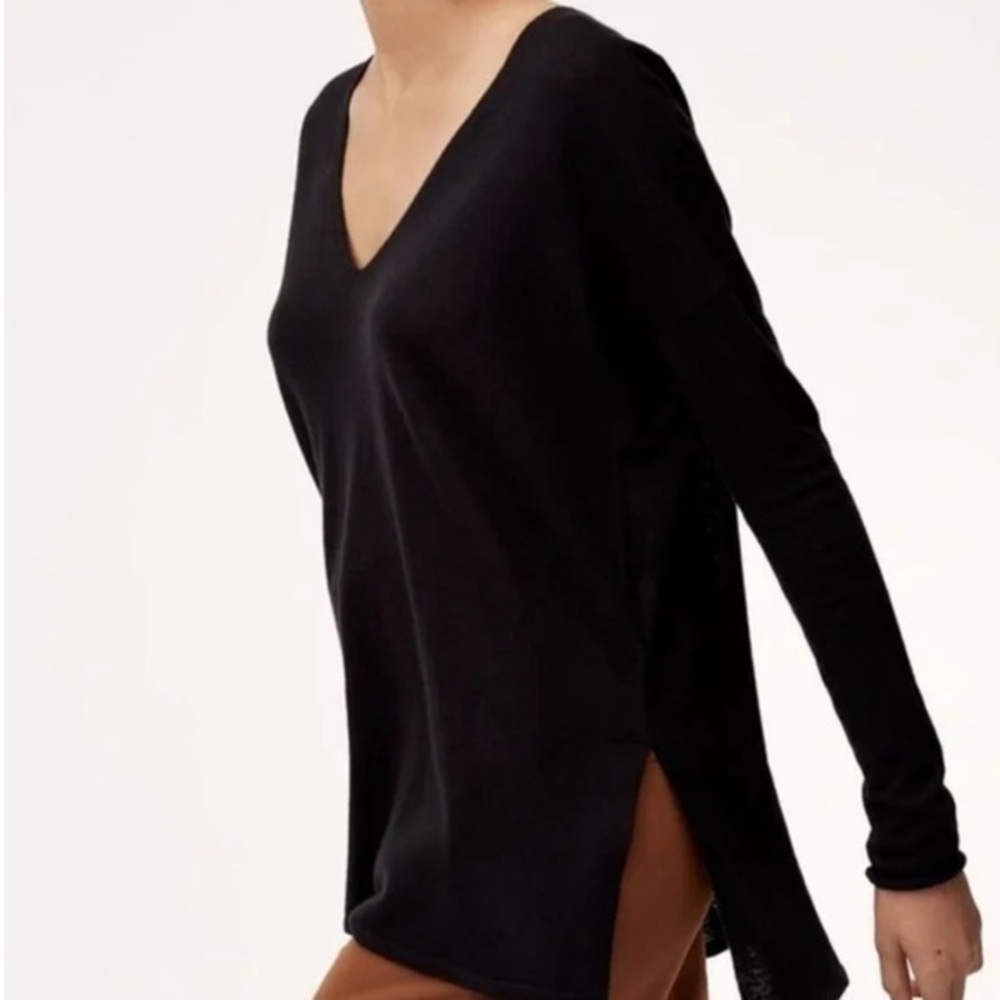 Aritzia Babaton Erin V-neck Tunic Style Sweater Black XS